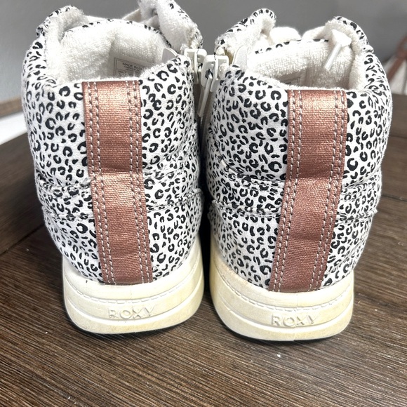 Like New Roxy Camu high top sneakers size 3 youth - Picture 4 of 11